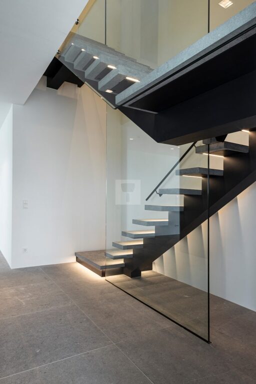 Carrieres-du-Hainaut-2022-10-07-inspiration-1640-683x1024 | aestivate Treppenhaus aus Belgisch Blaustein aestivate