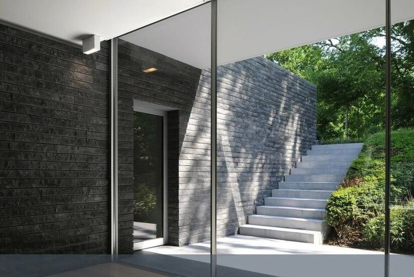 Belgisch Blaustein aestivate | aestivate Fassade aus Belgisch Blaustein aestivate