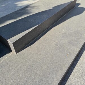 Blockstufen Absolut Black aestivate