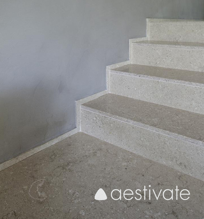 FL14315XXX_Kalksteinfliesen-Beige-Oliva-Grolla-Beige-geschliffen-2-1.jpg | aestivate Treppenstufen aus Oliva Kalkstein aestivate