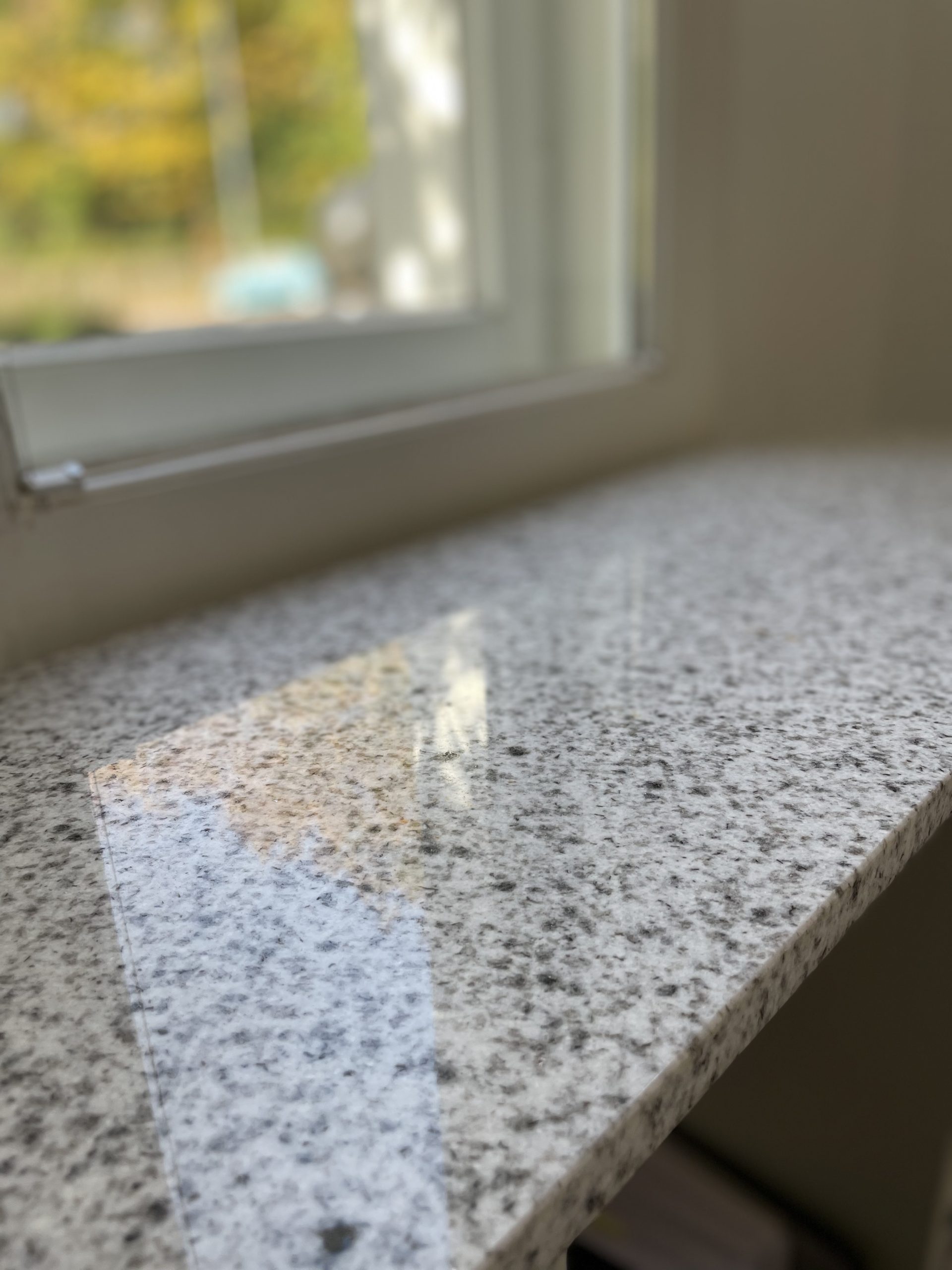 Fensterbank-poliert-hell-aestivate