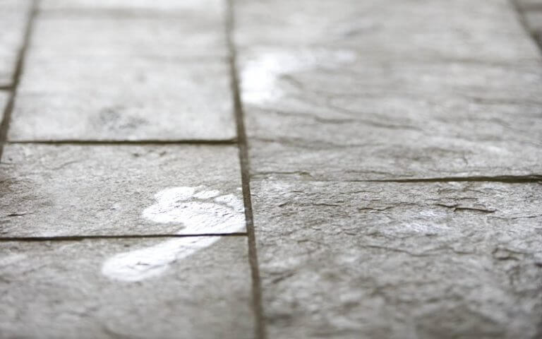 Fußabdruck auf Silberquarzit aestivate