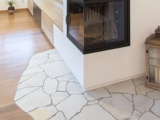 Polygonalplatten im Innenbereich aestivate