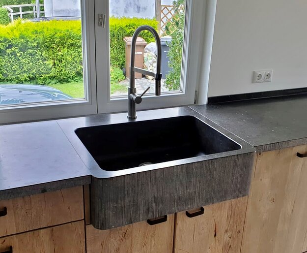Waschbecken aus Nero Assoluto Küche aestivate